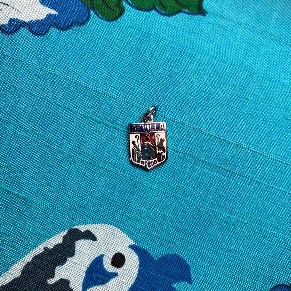 Vintage “new-old” Sevilla travel charm